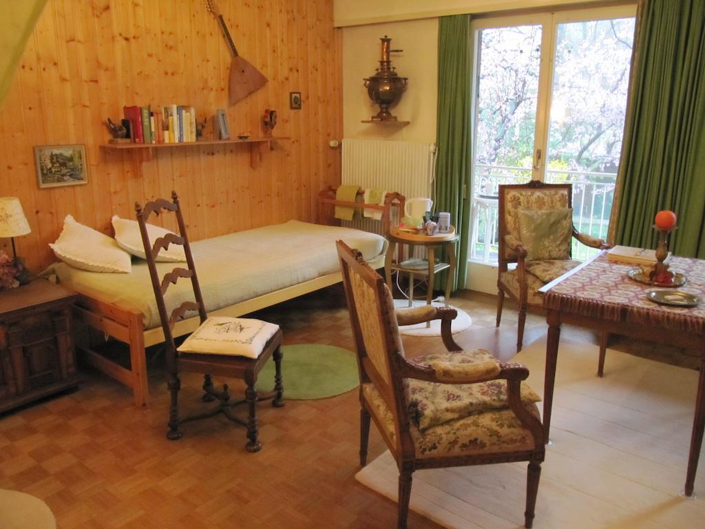 Chez Jean Et Daisy Bed & Breakfast Riehen Room photo