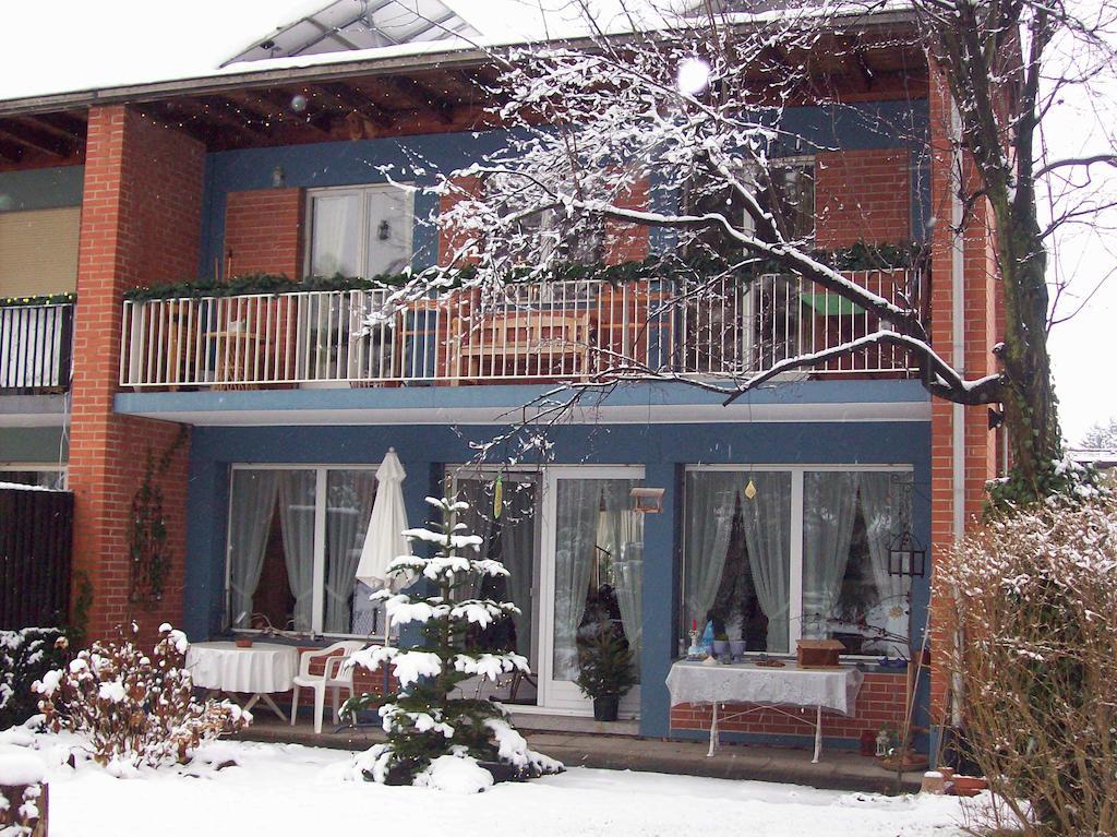 Chez Jean Et Daisy Bed & Breakfast Riehen Exterior photo